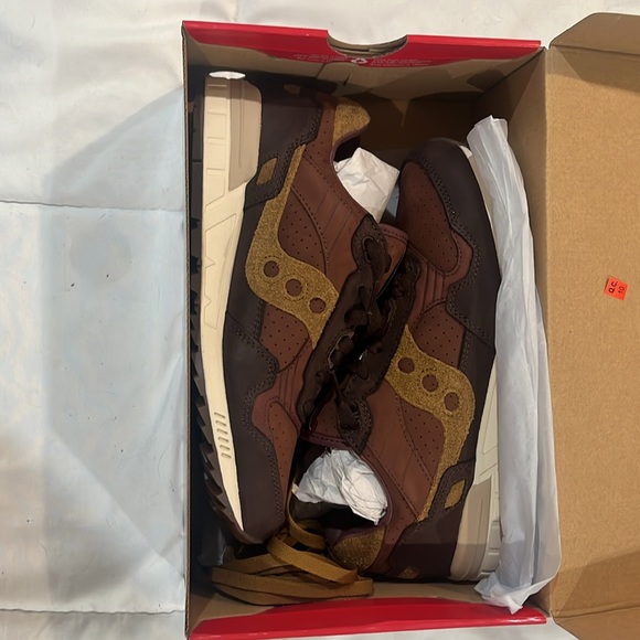NIB Saucony Shadow 5000 Brown Sneakers. - Picture 3 of 3